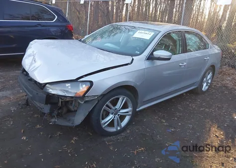 2015 Volkswagen Passat 1.8T Se z USA, uszkodzony, nr VIN 1VWBS7A33FC009297